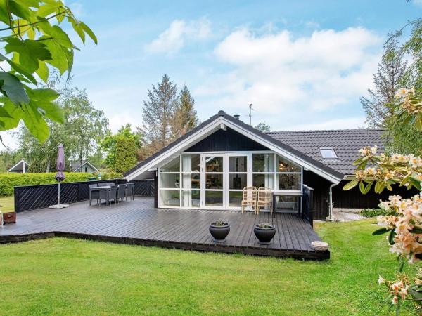 4 Star Holiday Home In Væggerløse - Dänemark