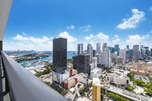 3108 Sleek Downtown 1br With Balcony And Views In Downtown Miami - Miami, FL