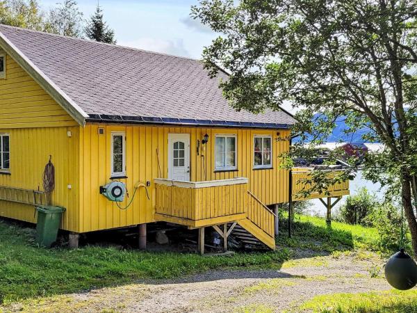 Na fotografii je vidět objekt 6 person holiday home in Naustbukta-By Traum nacházející se ve městě Solsem.