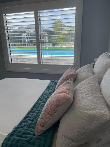 Poolside Retreat - Kendall