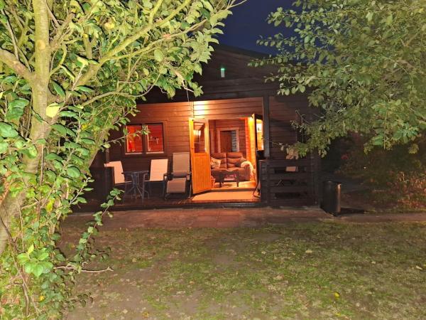 Cosy Orchard Cabin With Wood Burning Stove - Waterford