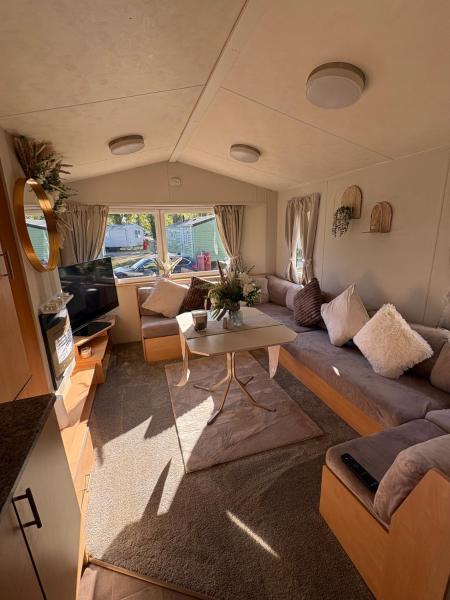 Caravan Sleeps 6 With Parking - Northampton