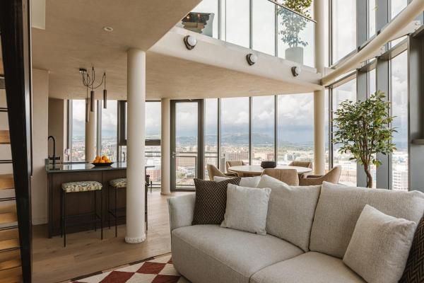 Skyhigh Penthouse Panoramic Views, Bar, Luxury - Carrickfergus