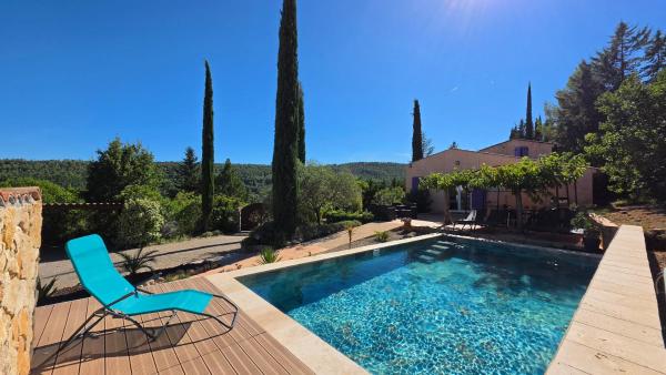 Aux Trois Cyprès Salernes En Provence - Salernes