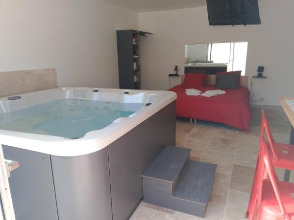 Love Room Drôme In Grignan - Grillon