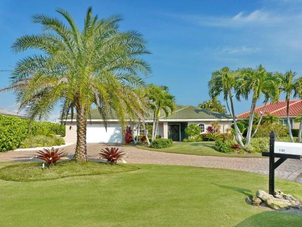 Delightful Home With Pool And Direct Boating Access - Marco Island, FL