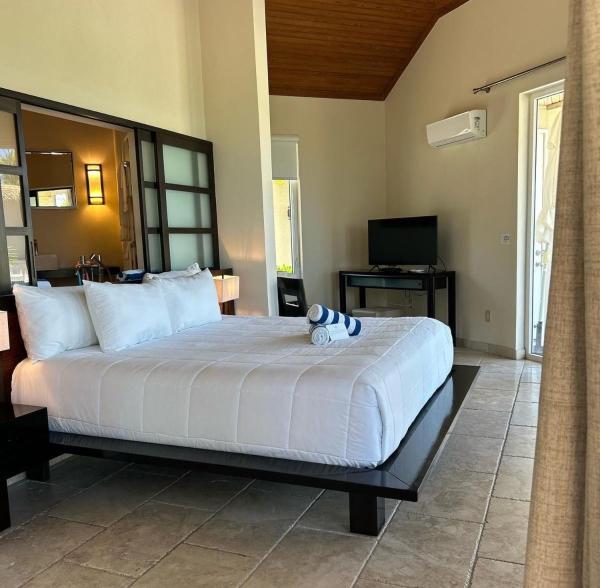 Sky Beach Club Bungalow 3 Steps From Beach With Club, Pool Bungalow - Eleuthera