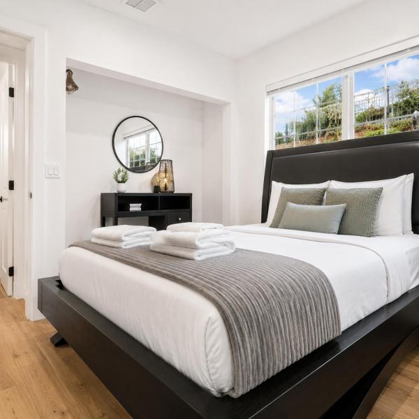 Modern Private Room Near Wynwood & Design District - Miami Beach, FL