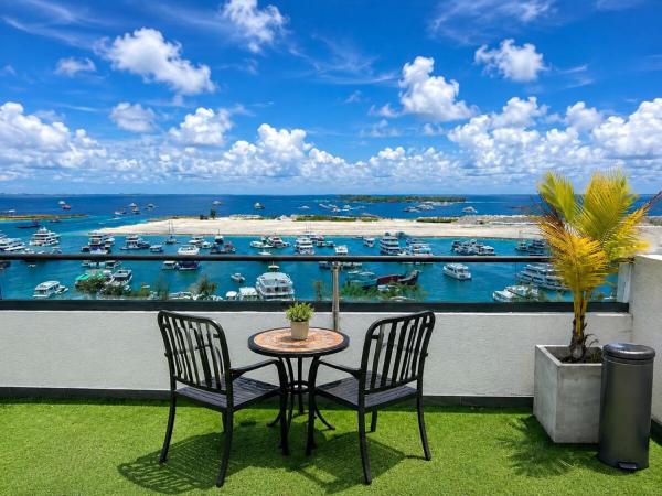 Luxury 3br Apartment With Rooftop Seaview Pool Gym Terrace Near Airport - マレ