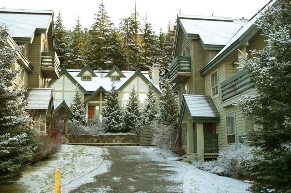Private Hot Tub, Pet Friendly, 2 Br Snowgoose Ski In Townhome - Whistler