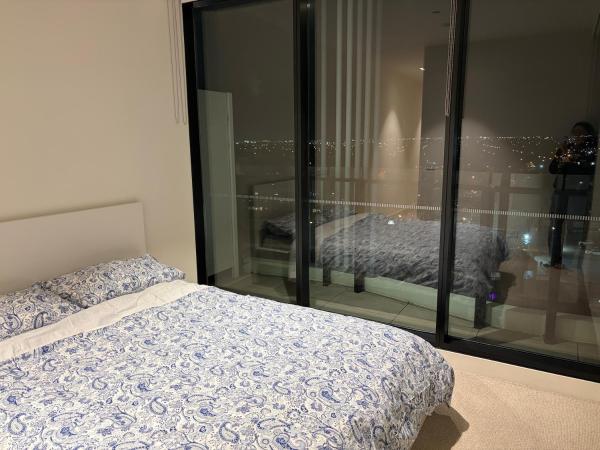 Private Queen Room In Footscray Modern 2br Apt With Great View - Kensington