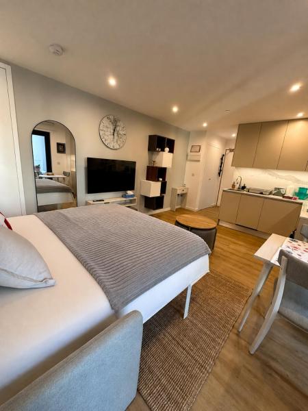 Victory Suites - 7th-floor Studio With Balcony, Pool, Gym - San Roque