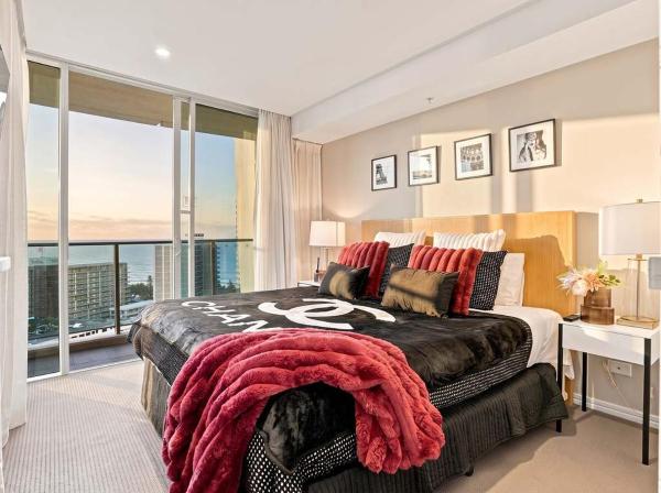 Stunning Ocean Views 5 Star Amenities - Surfers Paradise