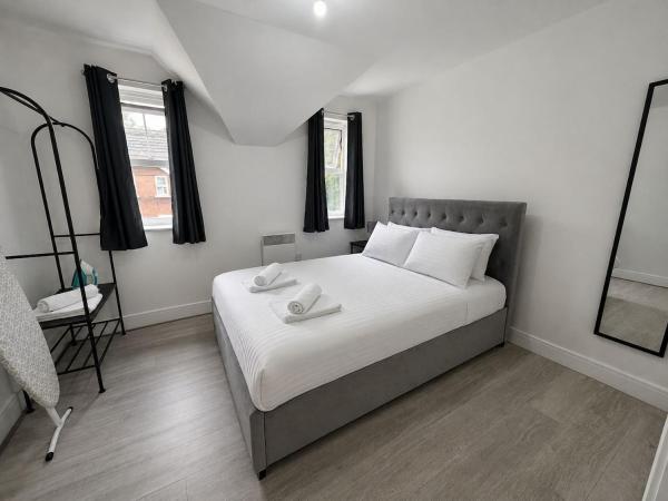 2 Bed Apt - Fast Wifi, Ensuite, W Balcony - Crawley