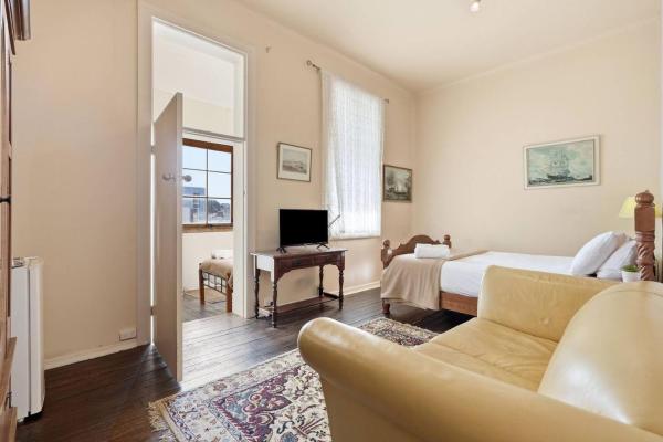 Edinburgh - Spacious Ensuite Family Room - Hobart