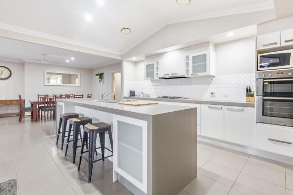 The Ritz Family Pool Home Dubbo - Elizabeth Park, Dubbo