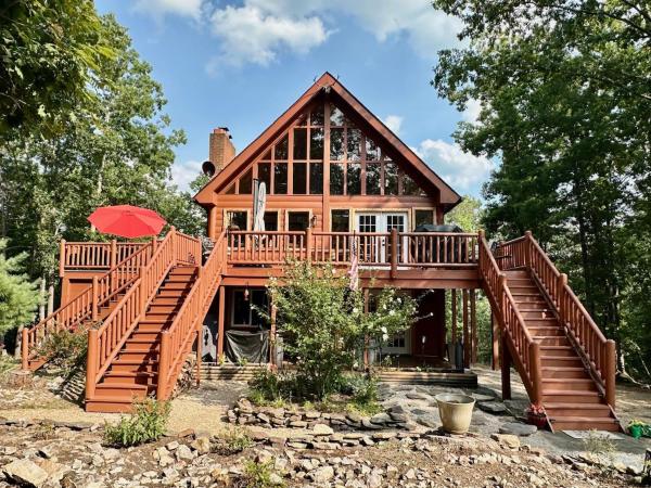Jagerhouse - Swiss Luxury Retreat - 2 Br Lower Unit, 1 Mile From The Bryce Golf & Ski Resort - Shenandoah National Park