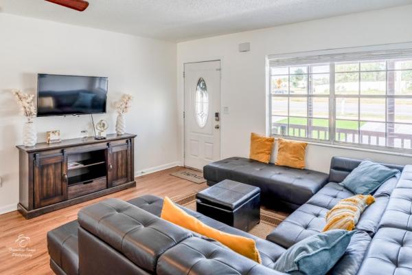 Relaxing 3 Bedroom Vacation Home - Spring Hill, FL