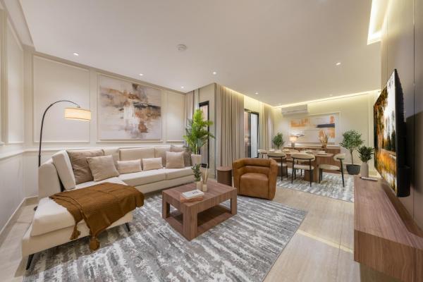 New Cozy 3br Apt - Business-ready - Central Location - Riad
