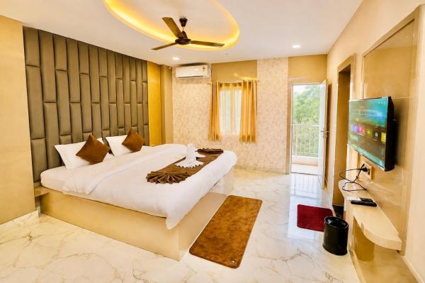 J R Grand Palace Hotel - India