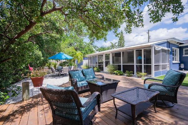 Canal-front Gem W/ Dock & Guest Home In Cortez! - Anna Maria, FL