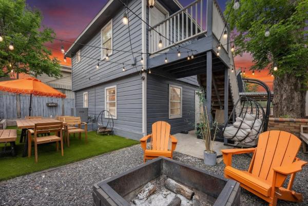 Nebula Ranch Houston Heights, Pet Friendly, Fire Pit - Houston, TX