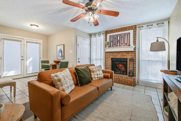 2 Mi To Campus! College Station Condo W/ Pool - Bryan, TX