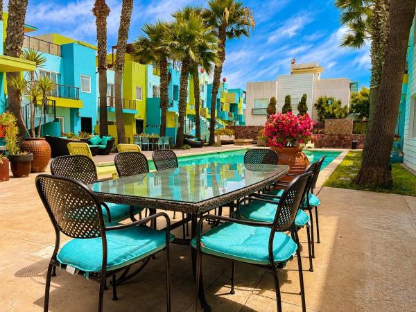 Rosarito Pool & Garden Bar Oxxo Farmacy - Baja California