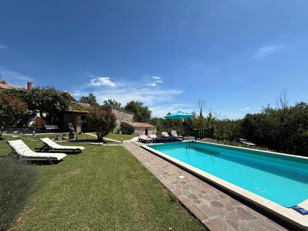 A la foto es mostra l'objecte Villa Mavrici, Nature Paradise with pool situat a la ciutat de Brest.