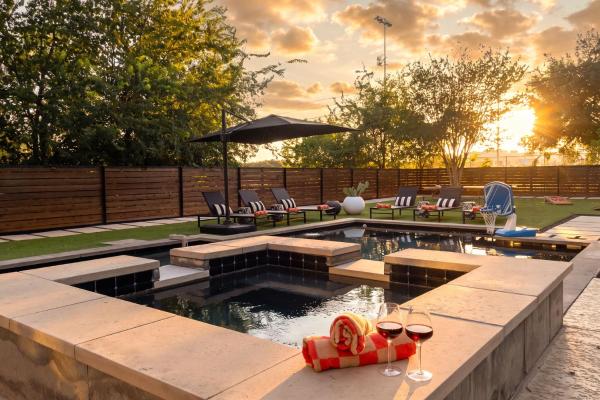 Eastside Swim - Pool Spa Movie Room - Sleeps 13 - Austin, TX