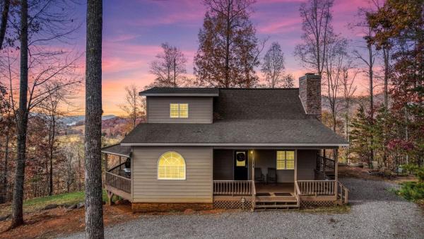 Mossy Oaks Manor - Pool Table- Fireplace - Hiawassee, GA