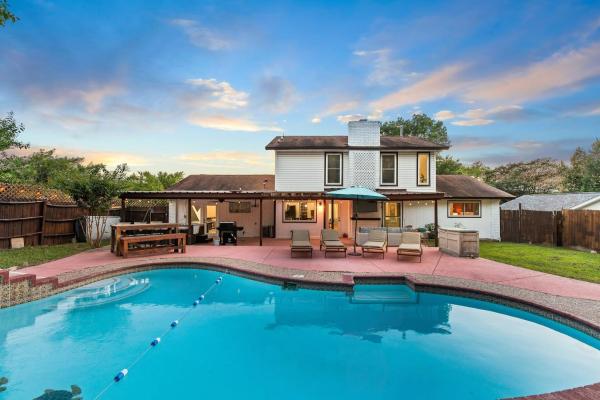 Pool, Hot Tub, Game Room 12 Beds, Sleeps 16 - San Antonio, TX