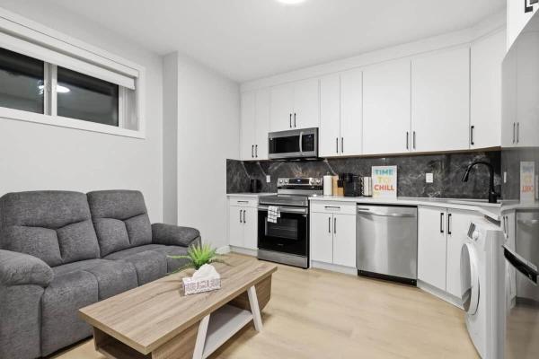 Bright & Cozy 1br | Your Home Away From Home - Calgary