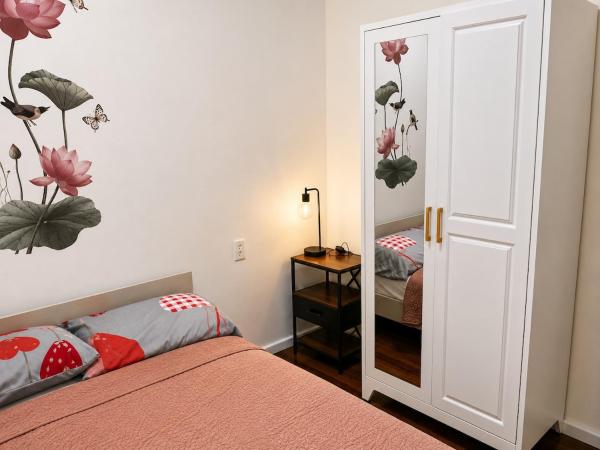 Spacious 2-bedroom Apartment With Veranda - Paramaribo