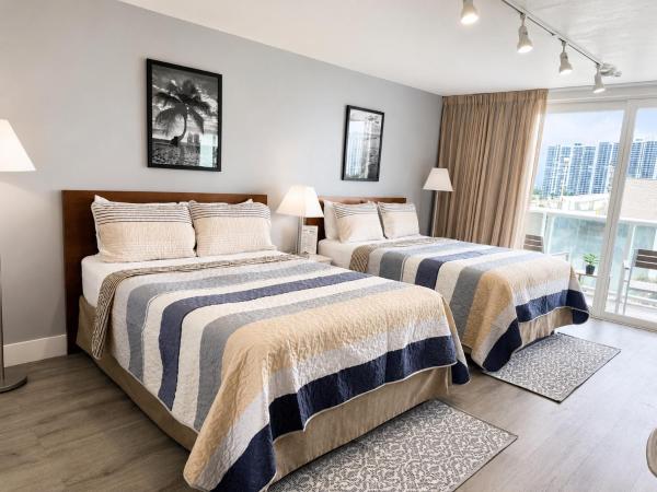 Renovated Beachfront Condo With Balcony - Aventura, FL