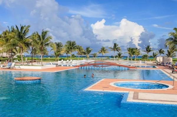 Tropical Resort Living W Pool, Hot Tub & Gym - Playa del Carmen