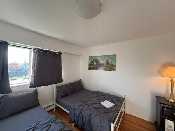 Quadruple Private Deluxe Family Room Central Vancouver - West Vancouver