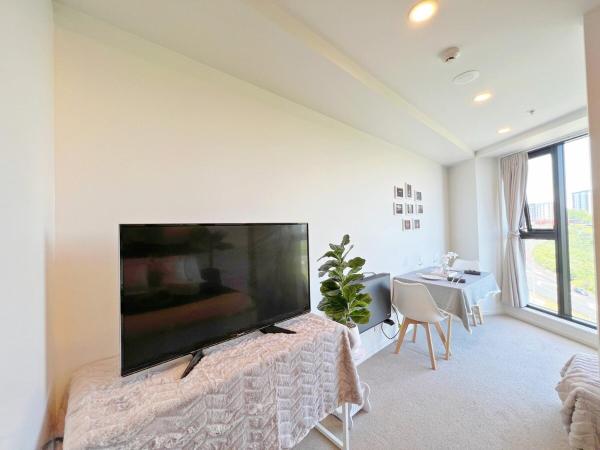 Chic Studio With Pool In Cbd - Auckland