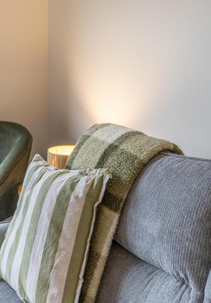 Stylish Two Bedroom Townhouse Near Lower Hutt - Lower Hutt