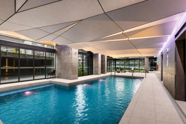 Luxurious Urban Retreat With Stunning Views - North Melbourne Railway Station