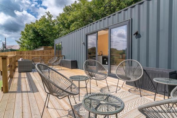 Modern Tiny Home With Hot Tub - Pembrokeshire