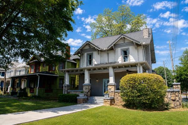 Beltline Retreat, Soaking Tub, Sleeps 8 - Atlanta, GA