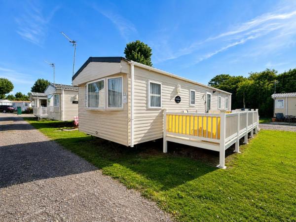 Homely Caravan With Side Decking At Felixstowe Beach Holiday Park Ref 55032pa - Felixstowe
