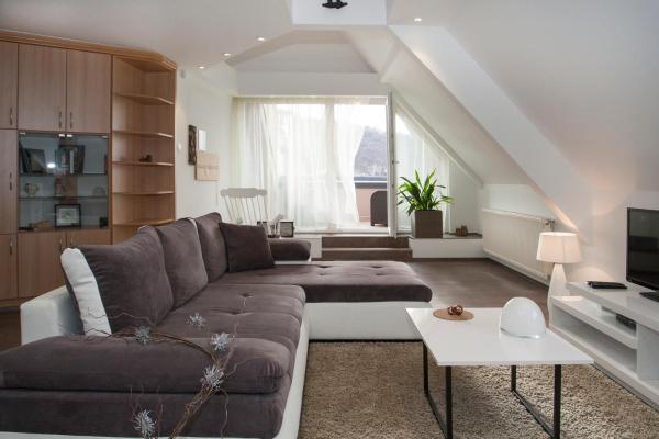 Foto 2: Riverside flat with King Castle view