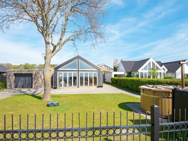 På billedet ses objektet 8 person holiday home in Odder-By Traum beliggende i byen Odder.
