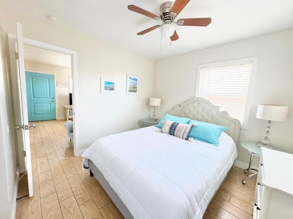 Cozy Beach Cottage Just Mins To The Beach Shops Eateries - San Diego, CA
