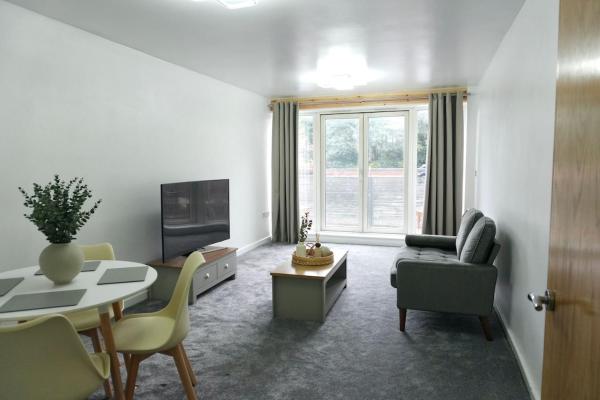 Triumph House 1 Bedroom Apartment By Homesonclouds - Coventry