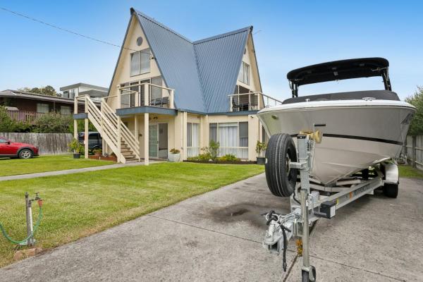 Rye Beach Chalet - Downstairs Only - Rye