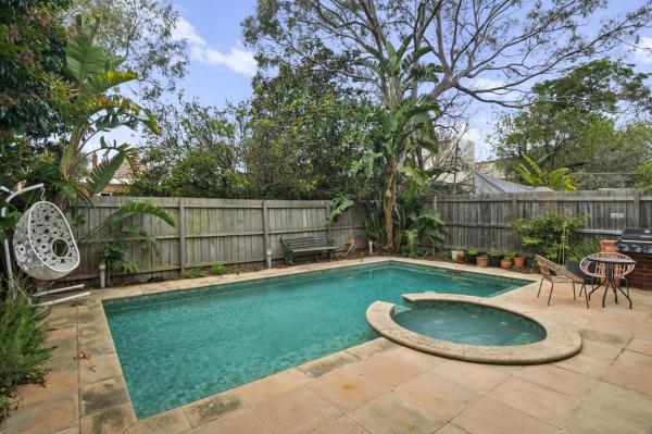 Poolside Art Deco Apartment In St Kilda West - Saint Kilda