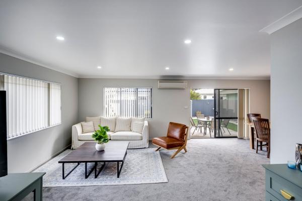 The Napier Stay - Clive